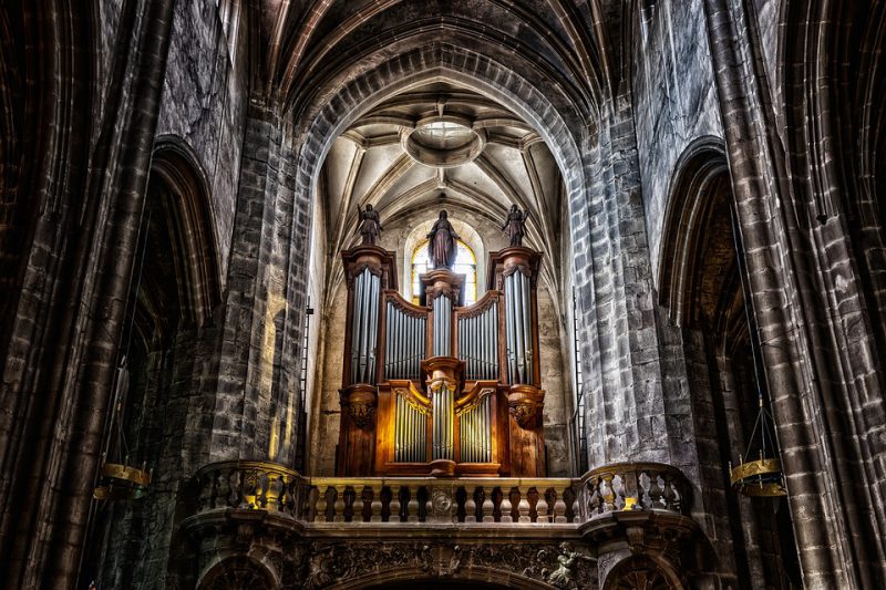 The organ in the cathedral