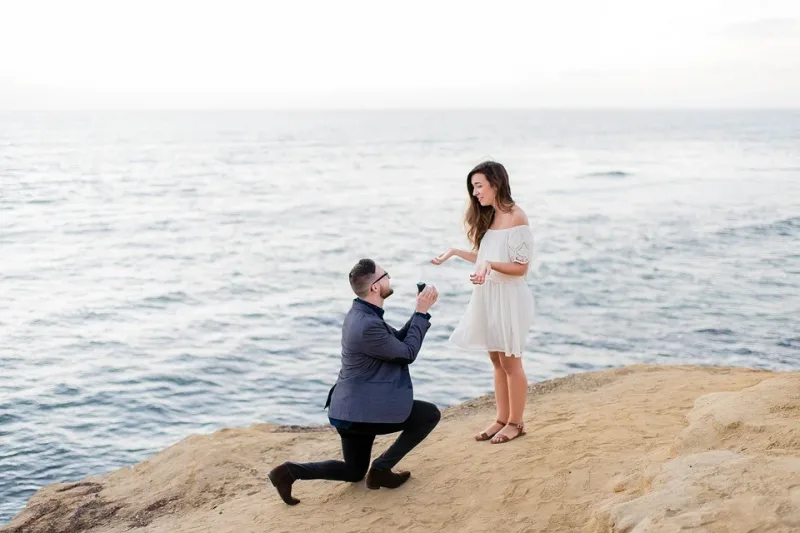 Man proposing woman