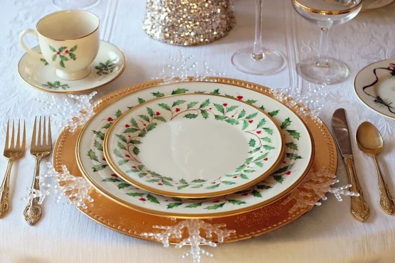 Arranged tableware