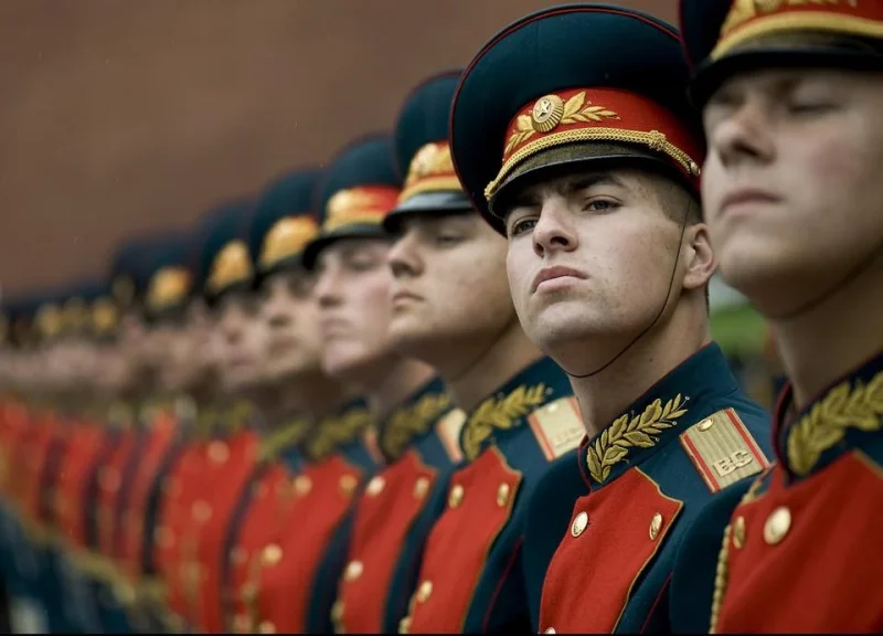 Picture of soldiers in formal line