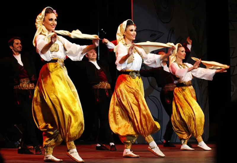 Serbian girls dancing in dimiye clothes